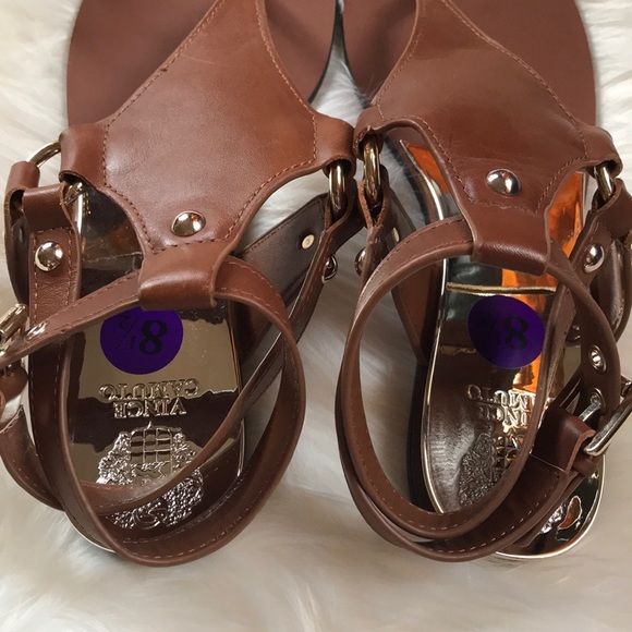 NWOB Vince Camuto Brown Leather thong sandals - Picture 3 of 6